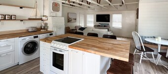 Escape To Cape - Fully Renovated 2 Bedroom House, Close To Main Street And Beach