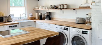 Escape To Cape - Fully Renovated 2 Bedroom House, Close To Main Street And Beach