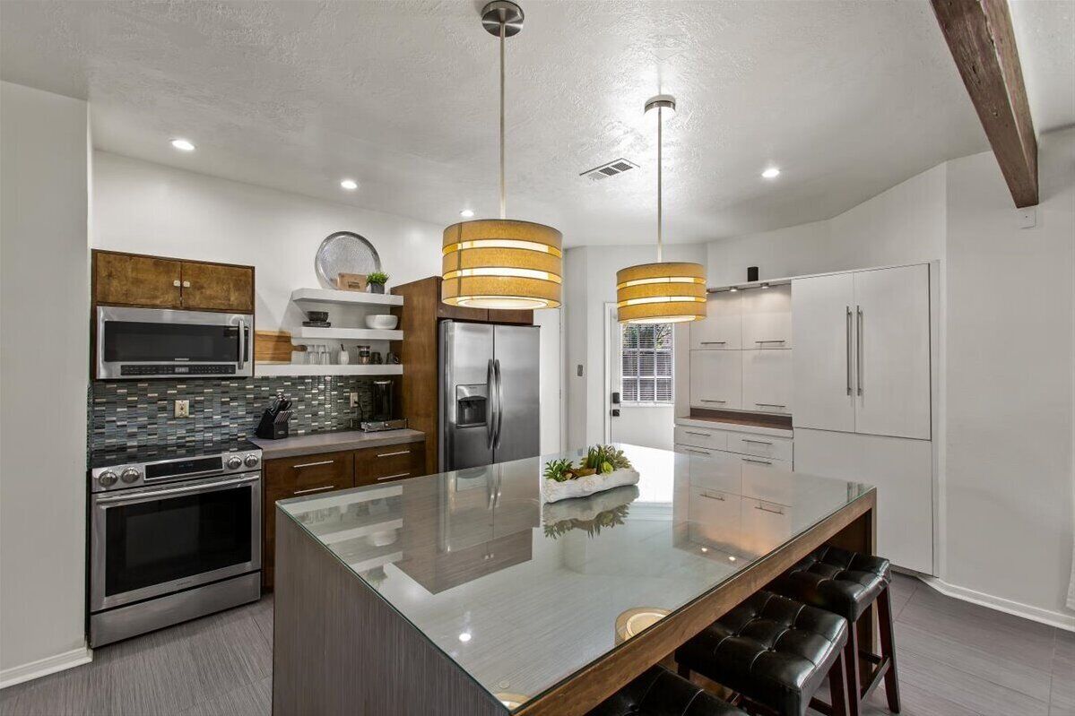 Happy Gatherings  4 bedroom⭐️ home 2 king/2queen beds/pool table/BBQ 