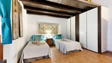 2 makuuhuonetta, silitysrauta/-lauta, ilmainen Wi-Fi, vuodevaatteet