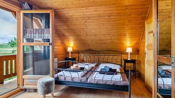 2 makuuhuonetta, työpöytä, silitysrauta/-lauta, ilmainen Wi-Fi