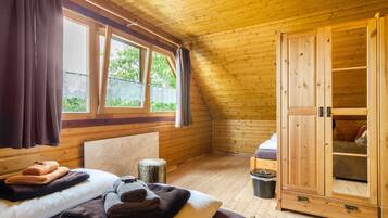 2 bedrooms, desk, iron/ironing board, free WiFi