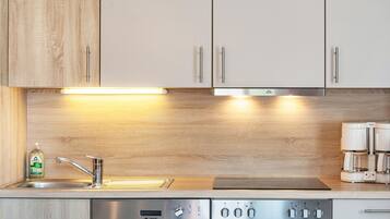 Réfrigérateur, four, plaque de cuisson, lave-vaisselle