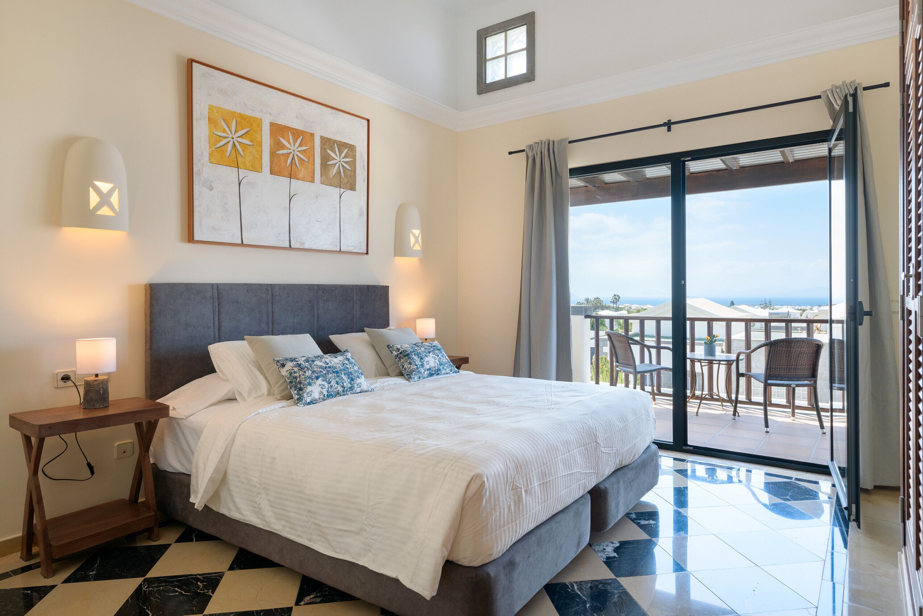 4 slaapkamers, een strijkplank/strijkijzer, gratis wifi, beddengoed