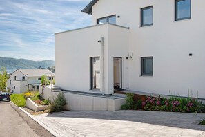 Exterior - Maier Apartment with Private Terrace and Wi-Fi (Bodman-Ludwigshafen)