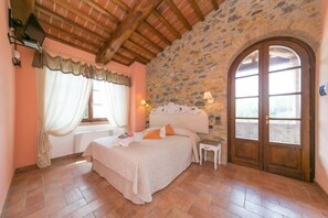 6 soverom, strykejern/-brett, wi-fi (inkludert) og sengetøy