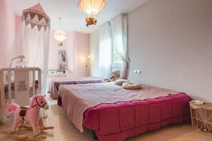 4 bedrooms, free WiFi, bed sheets