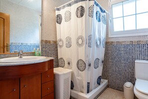 Bathtub, hair dryer, towels