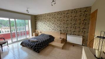 4 bedrooms, free WiFi, bed sheets