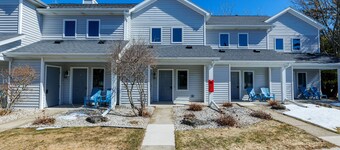 Walk to Downtown Fish Creek, Steps from Door Community Auditorium