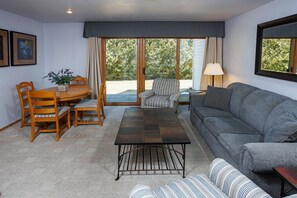 Smart TV, fireplace - Walk to Downtown Fish Creek, Steps from Door Community Auditorium (Fish Creek)