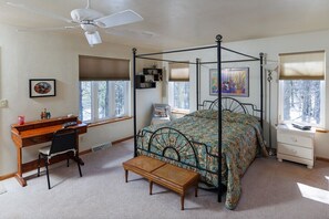 3 makuuhuonetta, silitysrauta/-lauta, ilmainen Wi-Fi, vuodevaatteet