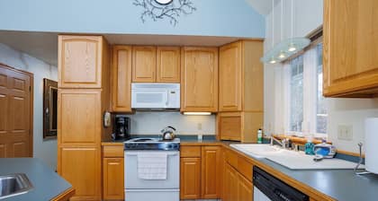 Dog and cat friendly home in Ellison Bay- private property