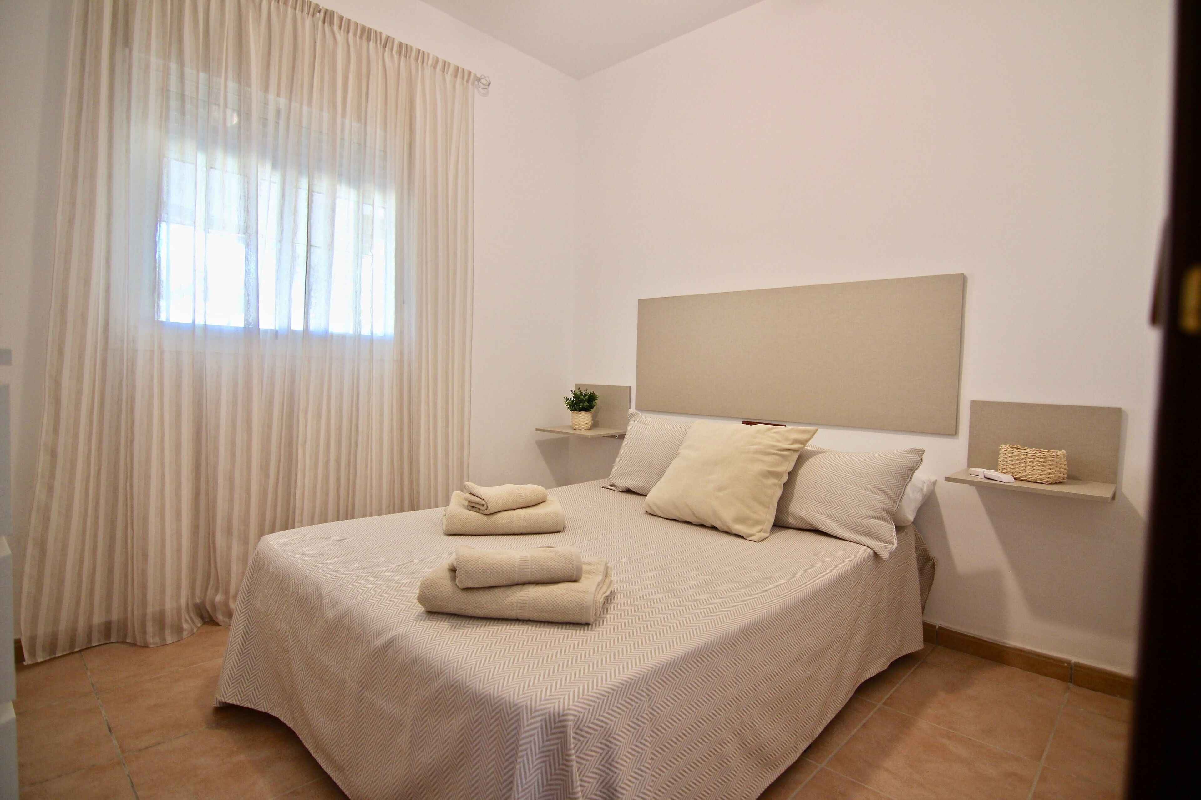 4 bedrooms, iron/ironing board, free WiFi, bed sheets