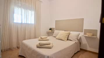 4 bedrooms, iron/ironing board, free WiFi, bed sheets