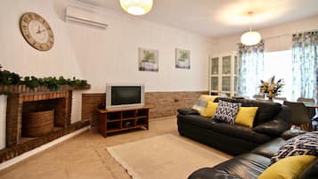 Televisión, chimenea