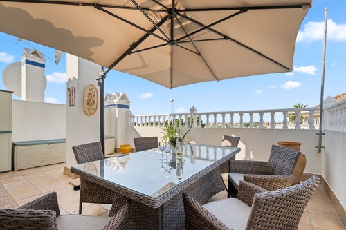 Holiday Home "Un Regalo de Corazón" with Shared Pool & Wi-Fi