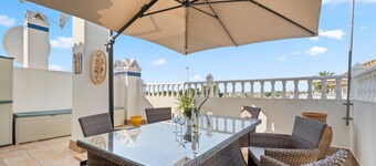 Holiday Home "Un Regalo de Corazón" with Shared Pool & Wi-Fi