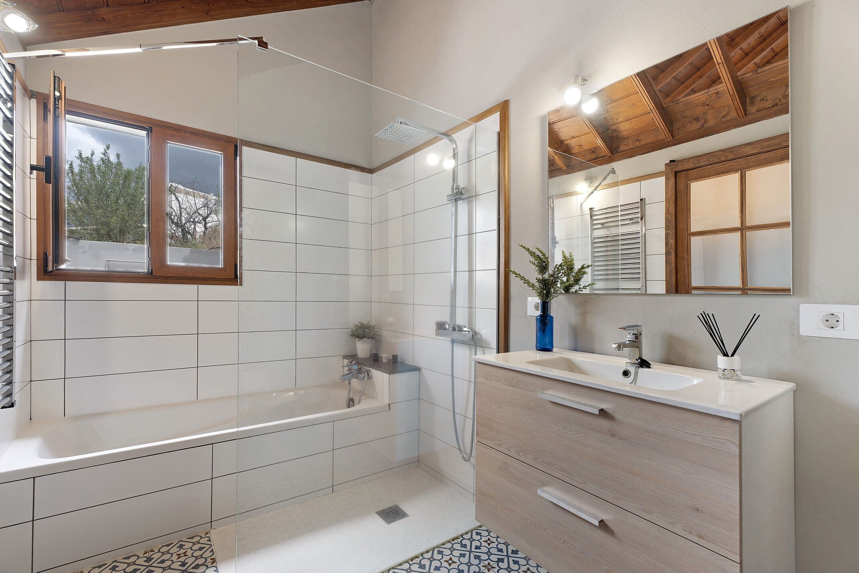 Bathtub, hair dryer, towels