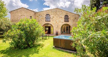 Farmhouse "Le Volpaie - Appartamento Maria" with Private Garden, Whirlpool & Wi-Fi