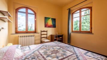 2 slaapkamers, een strijkplank/strijkijzer, gratis wifi, beddengoed