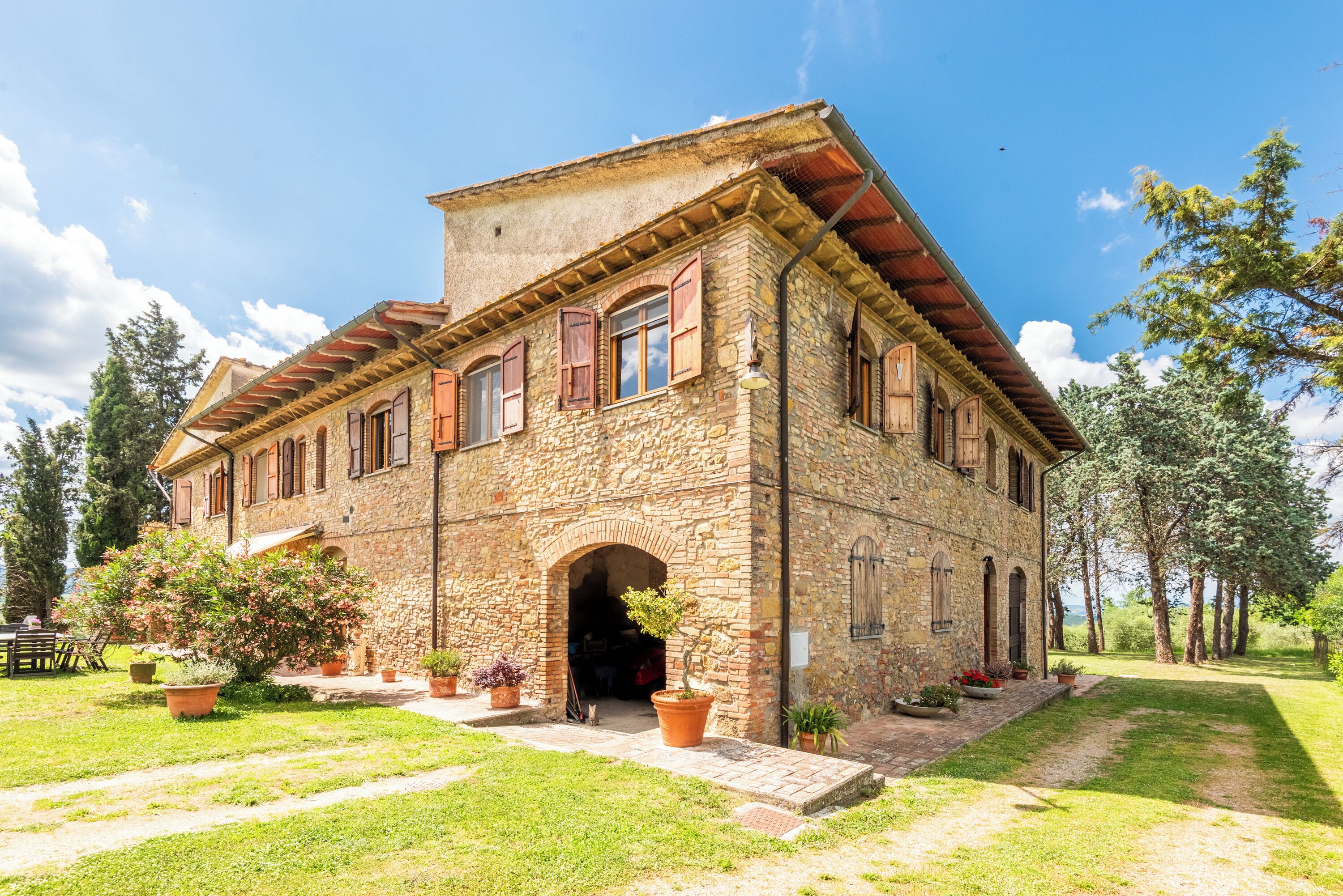 المنشأة من الخارج