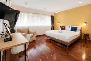 5 Schlafzimmer, Schreibtisch, Bügeleisen/Bügelbrett, kostenloses WLAN