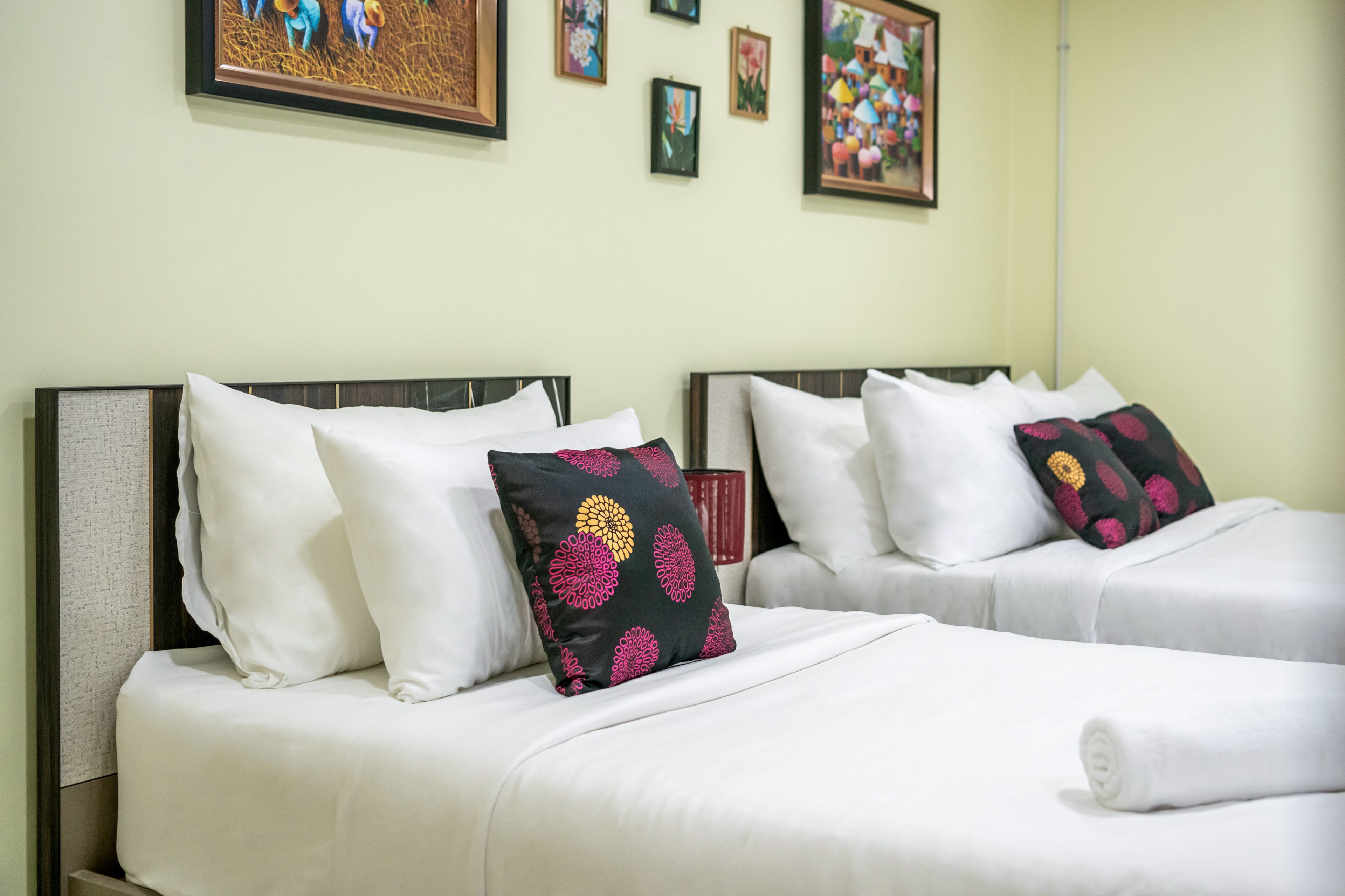 5 bedrooms, desk, iron/ironing board, free WiFi