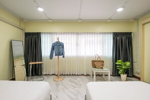 5 bedrooms, desk, iron/ironing board, free WiFi