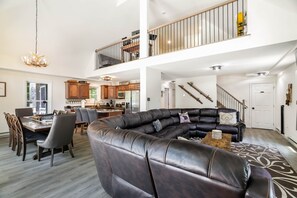 Smart-TV, Kamin, Videospiele, DVD-Player