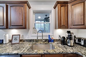 Interior - Casa di Montagna / 5BR / 3Bath / Pets Allowed - Near Water Parks & Restaurants! (Pocono Lake)