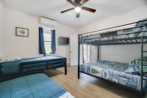 5 bedrooms, iron/ironing board, free WiFi, bed sheets