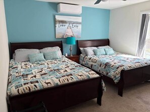 5 bedrooms, iron/ironing board, WiFi, bed sheets - Pocono’s Cabin w/Hot tub, Firepit, Game room,Lakes (Pocono Lake)