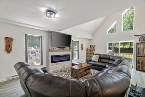 Smart-TV, Kamin, Videospiele, DVD-Player