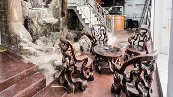 Lobby lounge