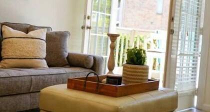 New renovated condo / lake view in Energy Corridor