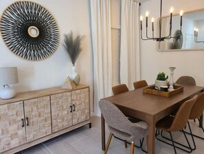 Dining - New renovated condo / lake view in Energy Corridor (Houston)