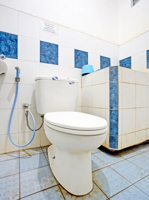 Economy Double Room | Bathroom