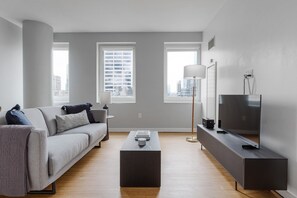 TV, stereo - Dreamy Midtown 1BR w/ Doorman, Gym & W/D, nr Rock Center, by Blueground (Midtown)