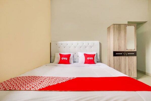 Laptop workspace, free WiFi, bed sheets