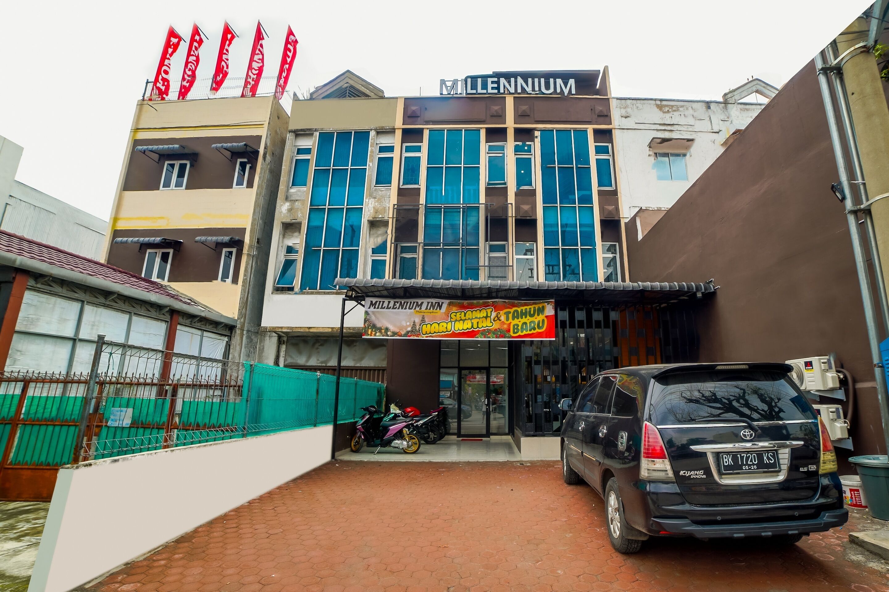 SUPER OYO 90874 Millenium Inn 2