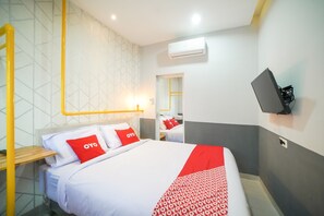 Standard Double Room | Desk, free WiFi, bed sheets