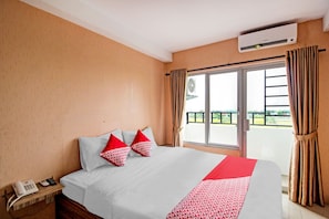 Habitación Deluxe doble | Espacio para trabajar con un portátil, wifi gratis, ropa de cama