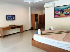 Minibar, desk, blackout curtains, free WiFi - Baan Suan Villas Resort (Chalong)