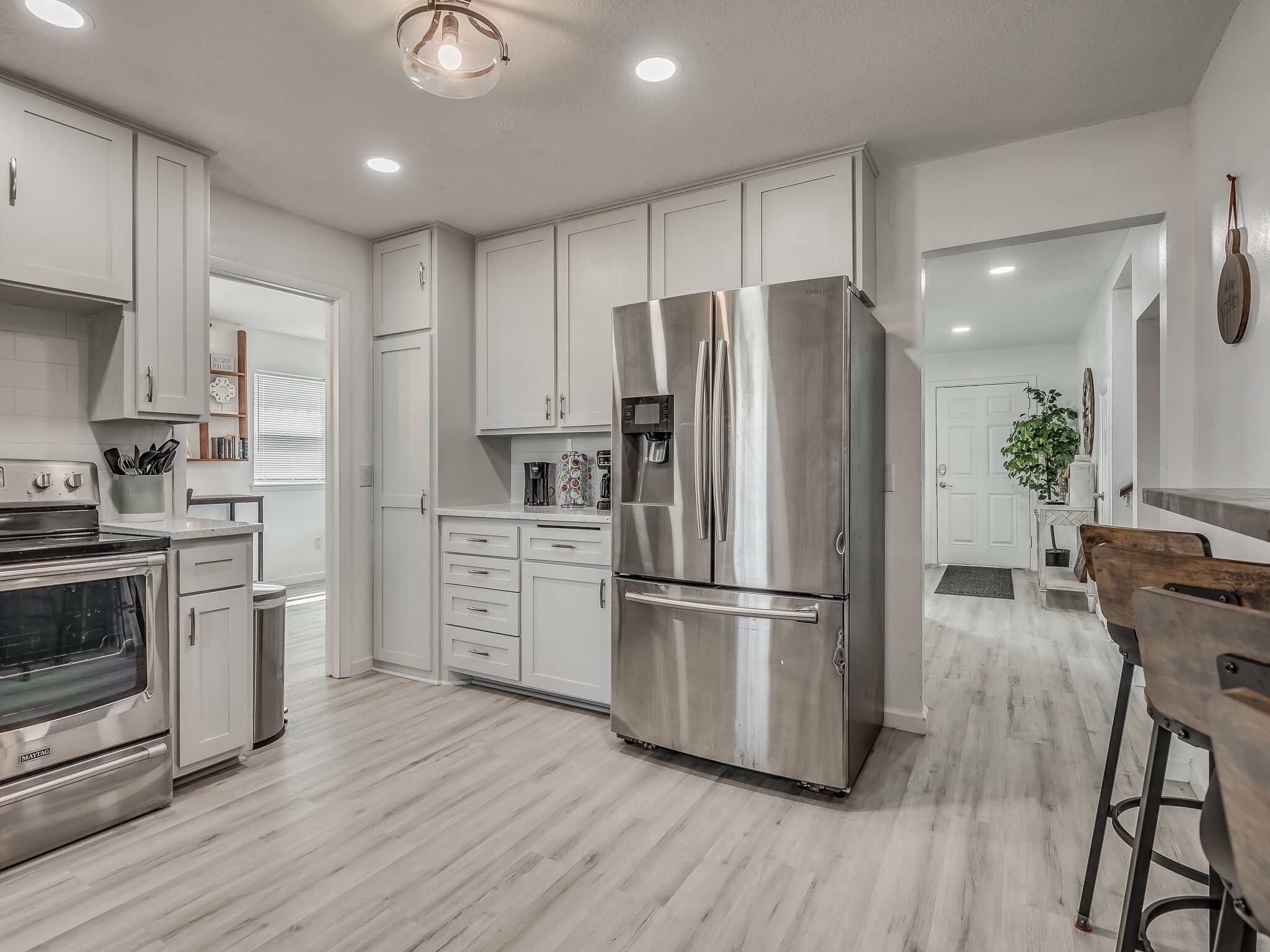 Refrigerador, microondas, horno y parrilla de estufa 