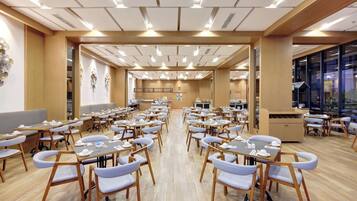 Daily buffet breakfast (IDR 175000 per person)