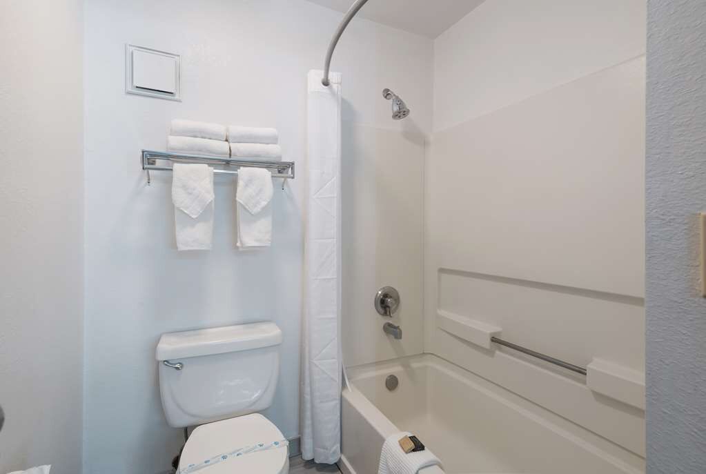 Better Choice For Your Vacation! Accessible location and Spacious unit awaits