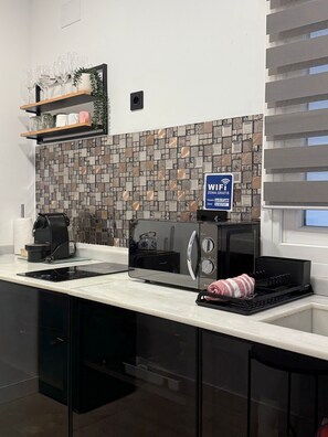 Fridge, microwave, oven, stovetop - Apartment's independent Golum (Mairena del Aljarafe)