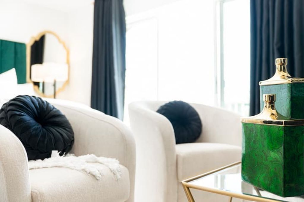 Art Deco Lakefront Retreat