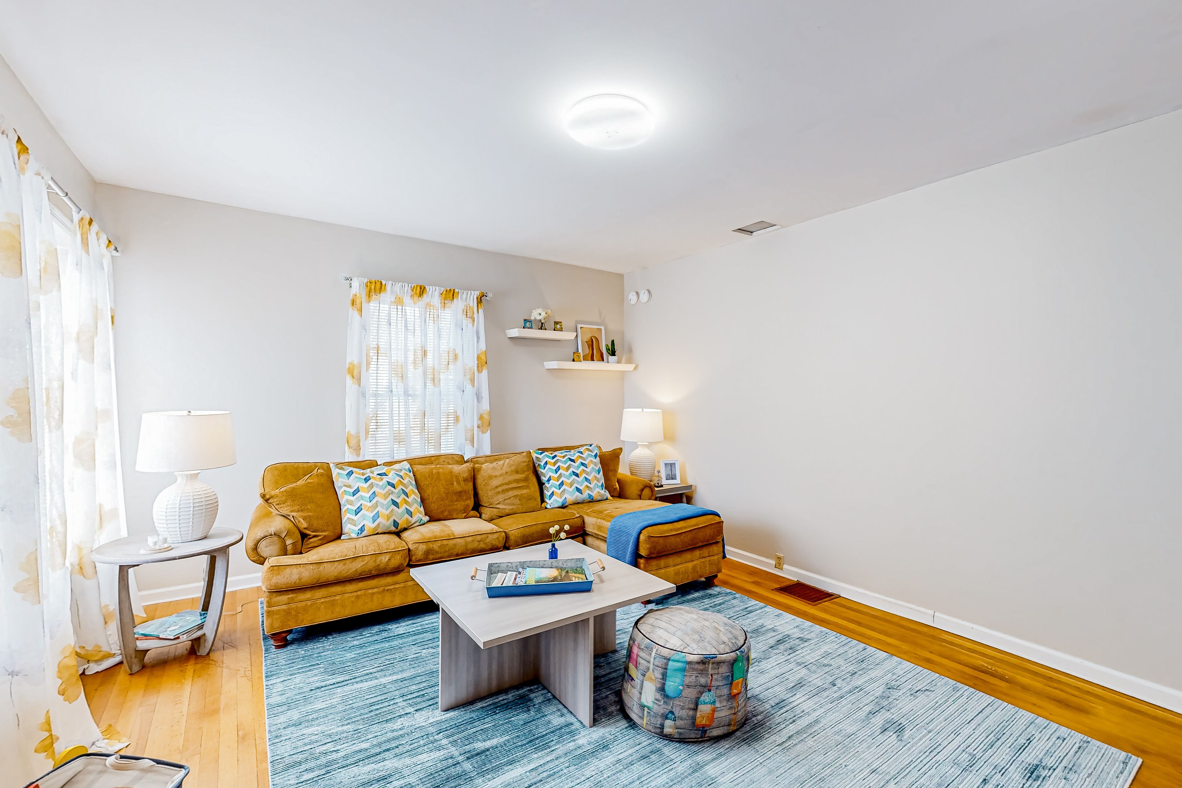 Warm & inviting retreat with a full kitchen, gas fireplace, & furnished patio